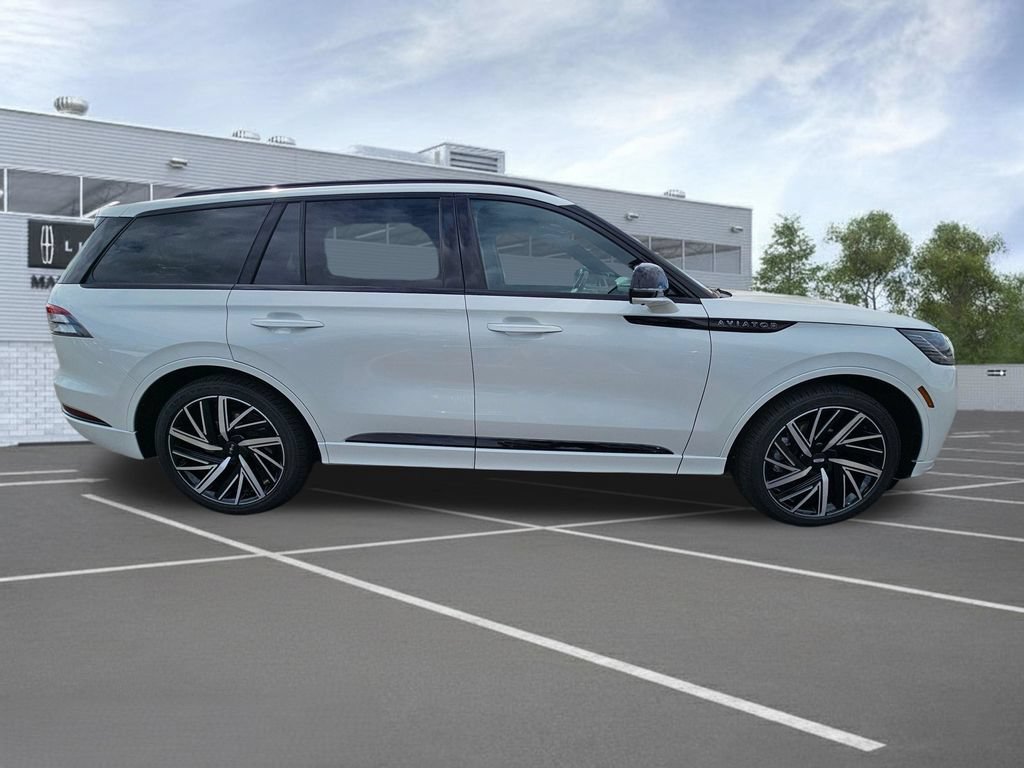 New 2026 Lincoln Aviator Black Label w/ Jet Appearance Package AWD/4WD image 6