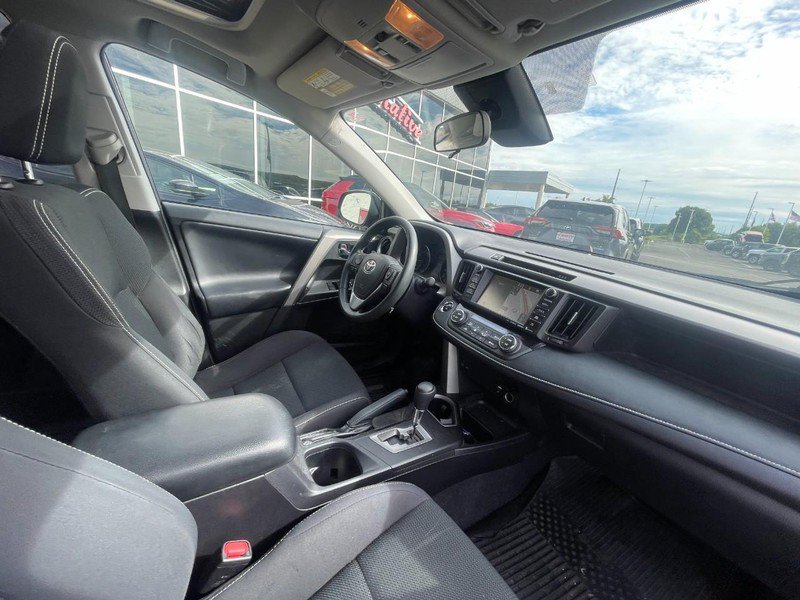 Used 2018 Toyota RAV4 XLE AWD/4WD image 5