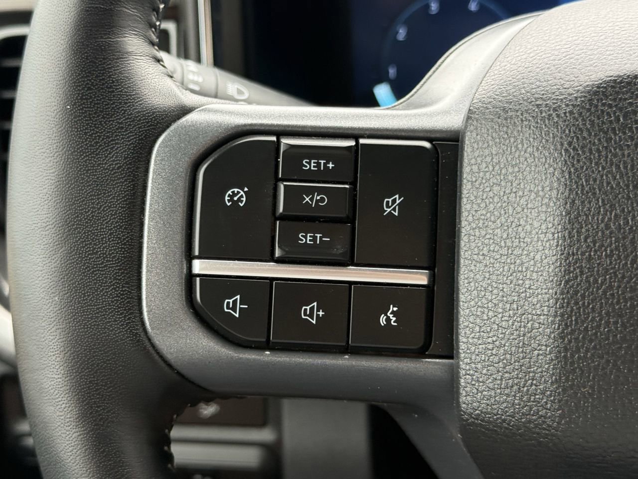 Used 2024 Ford F350 Lariat w/ FX4 Off-Road Package AWD/4WD image 12