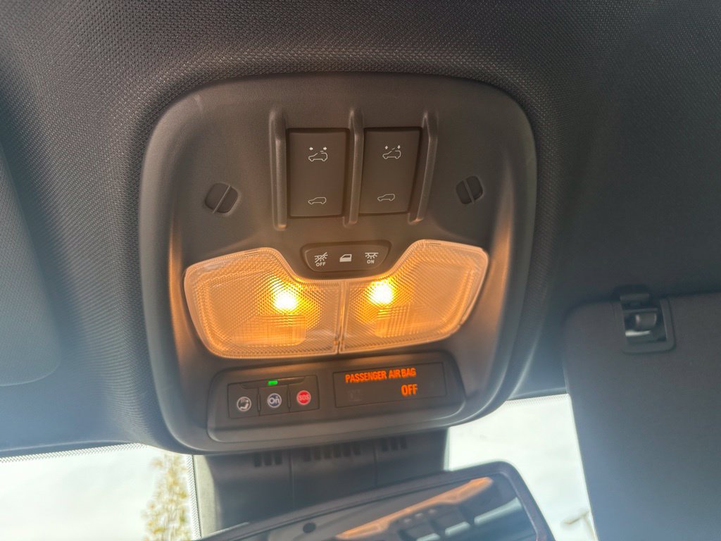 Used 2025 Chevrolet Colorado ZR2 w/ Technology Package AWD/4WD image 41