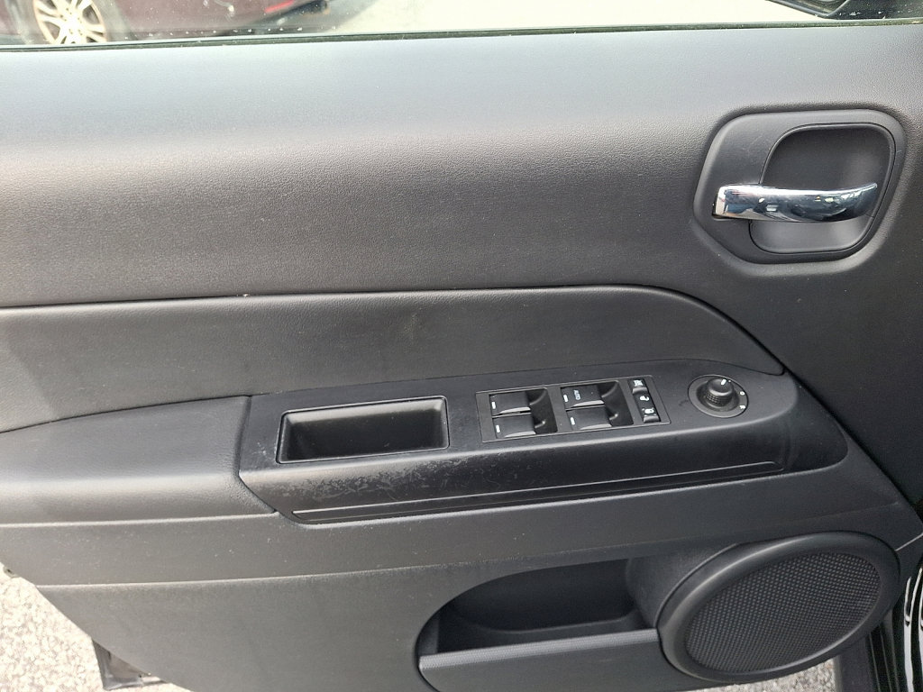 Used 2016 Jeep Patriot High Altitude image 22