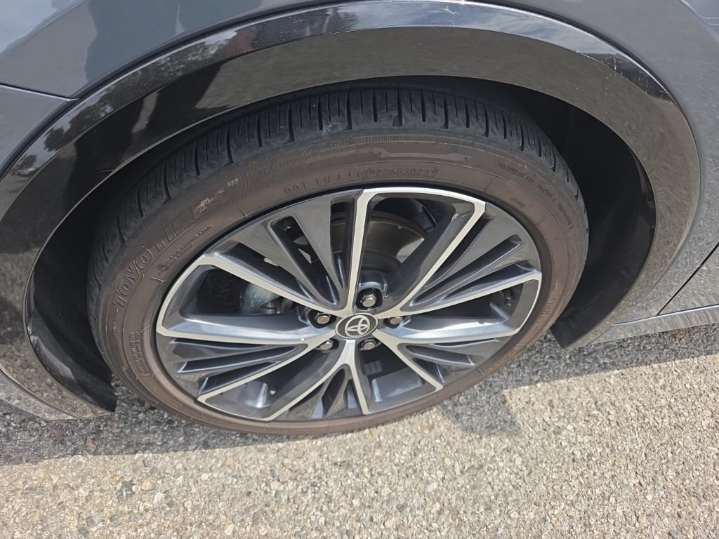 Used 2024 Toyota Prius XLE FWD image 9