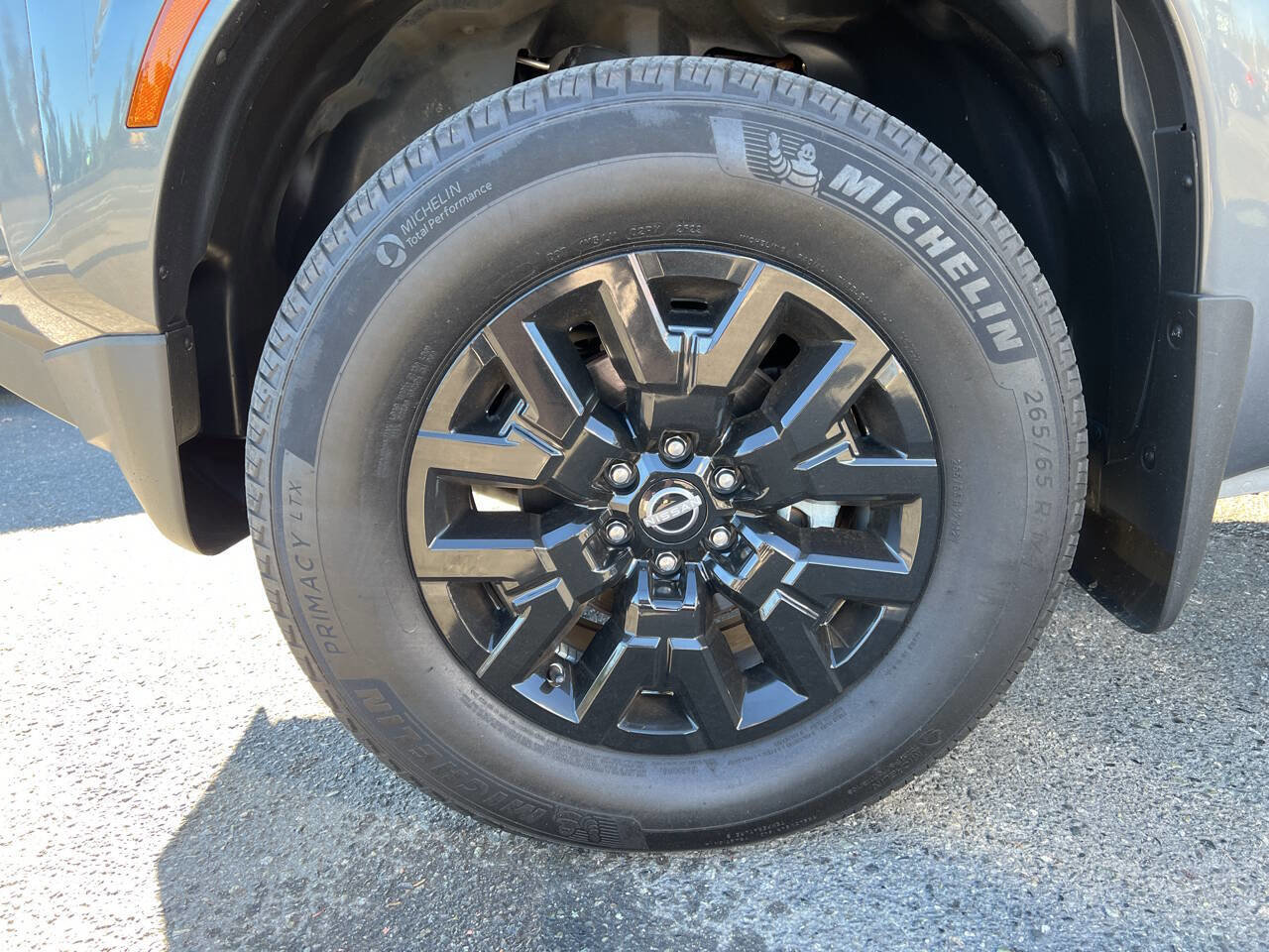 Used 2023 Nissan Frontier SV w/ Technology Package image 2