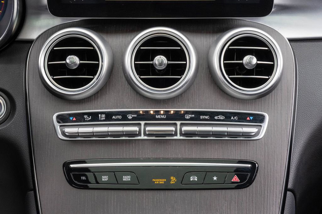 Used 2021 Mercedes-Benz GLC 300 4MATIC w/ AMG Line image 20