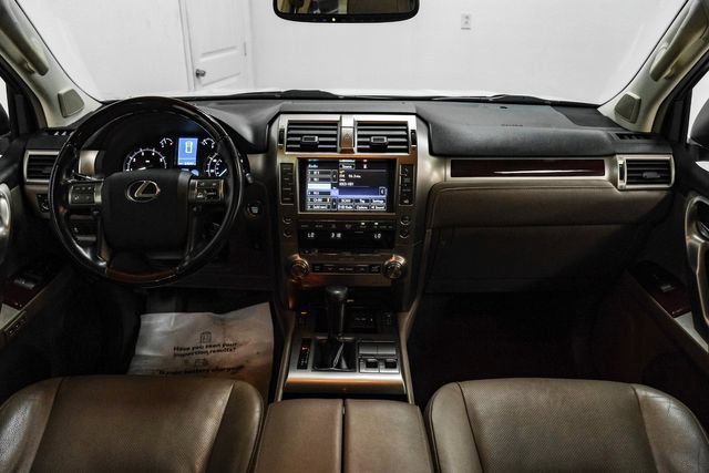 Used 2018 Lexus GX 460 Premium w/ Premium Package AWD/4WD image 16