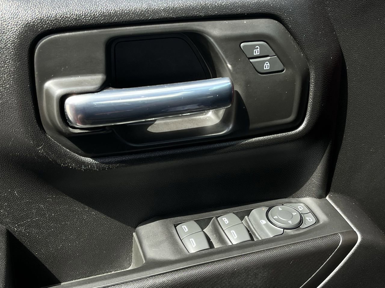 Used 2022 Chevrolet Silverado 1500 Custom image 21