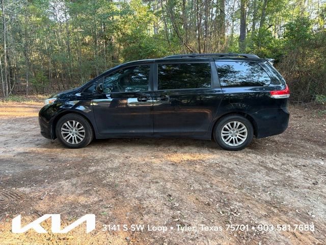 Used 2014 Toyota Sienna XLE FWD image 5