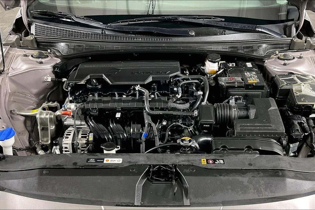 Used 2024 Hyundai Elantra Limited image 13