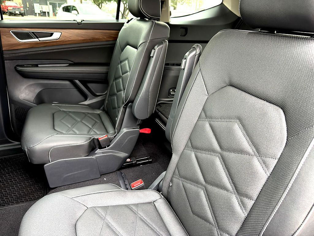 New 2026 Volkswagen Atlas SE FWD image 17
