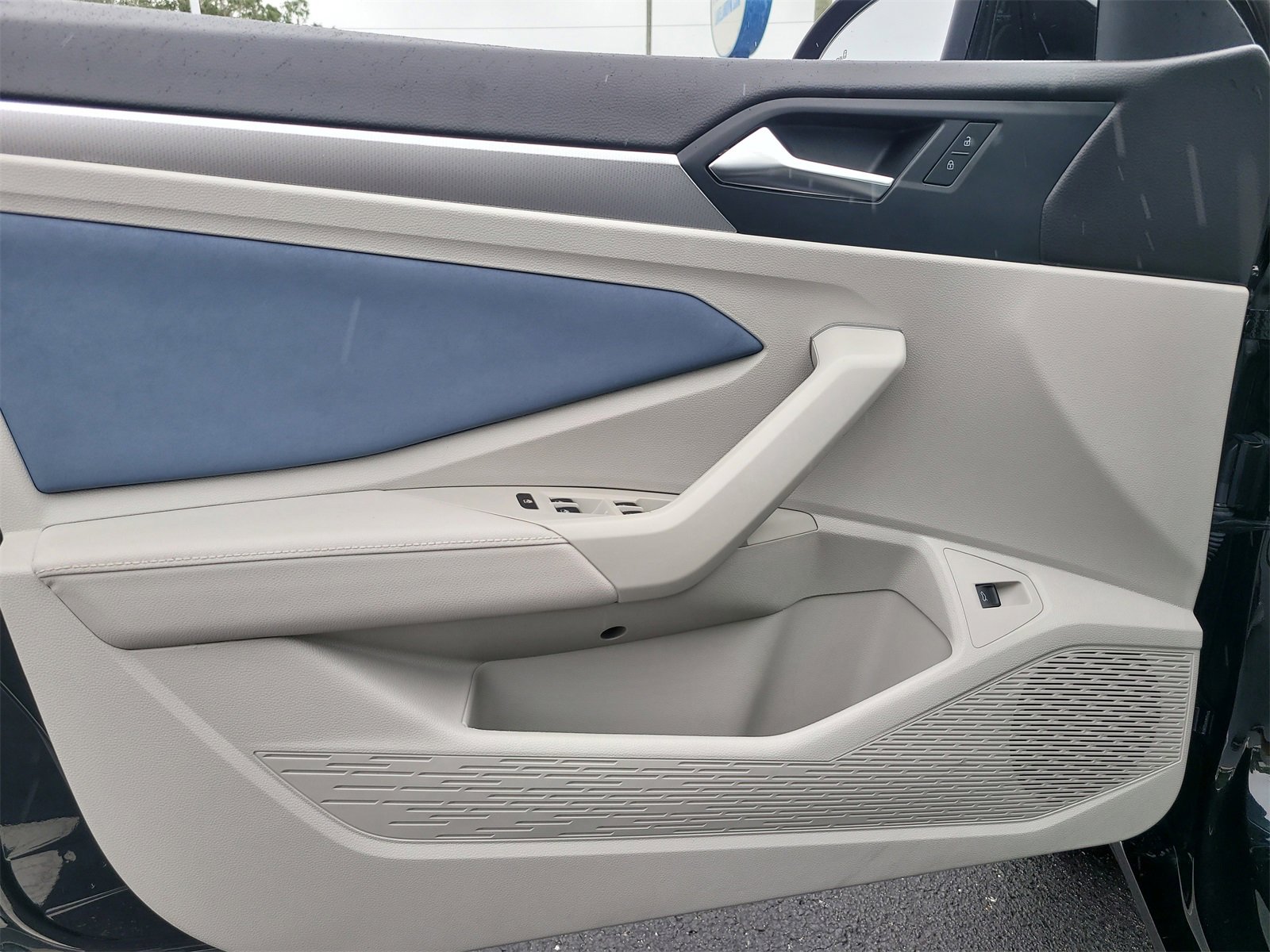 Certified 2025 Volkswagen Jetta SE image 14