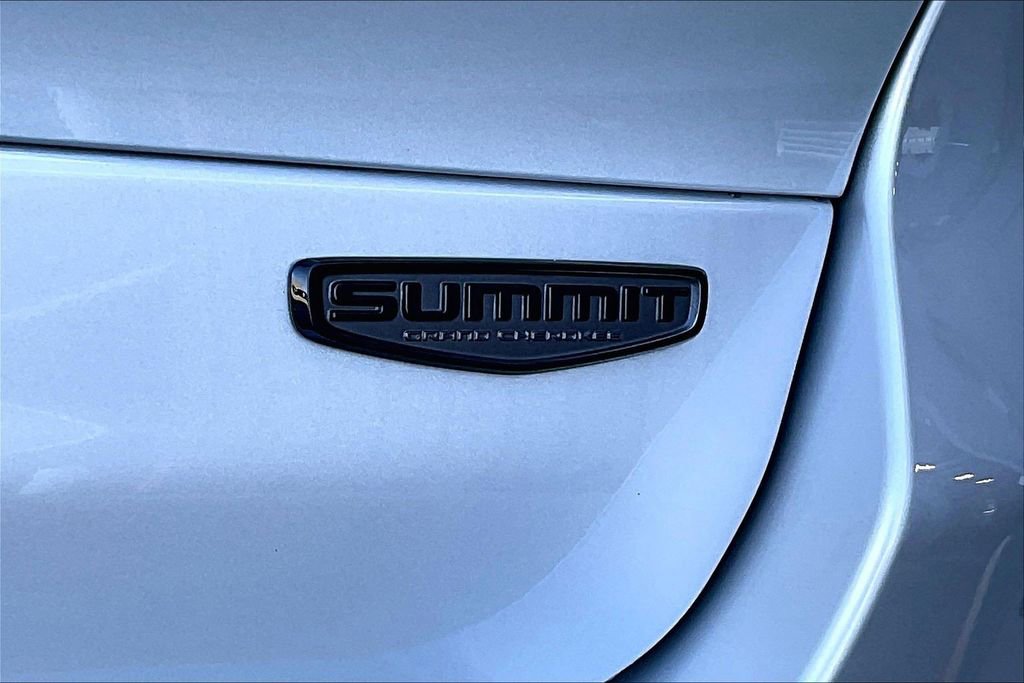 Used 2025 Jeep Grand Cherokee L Summit AWD/4WD image 8