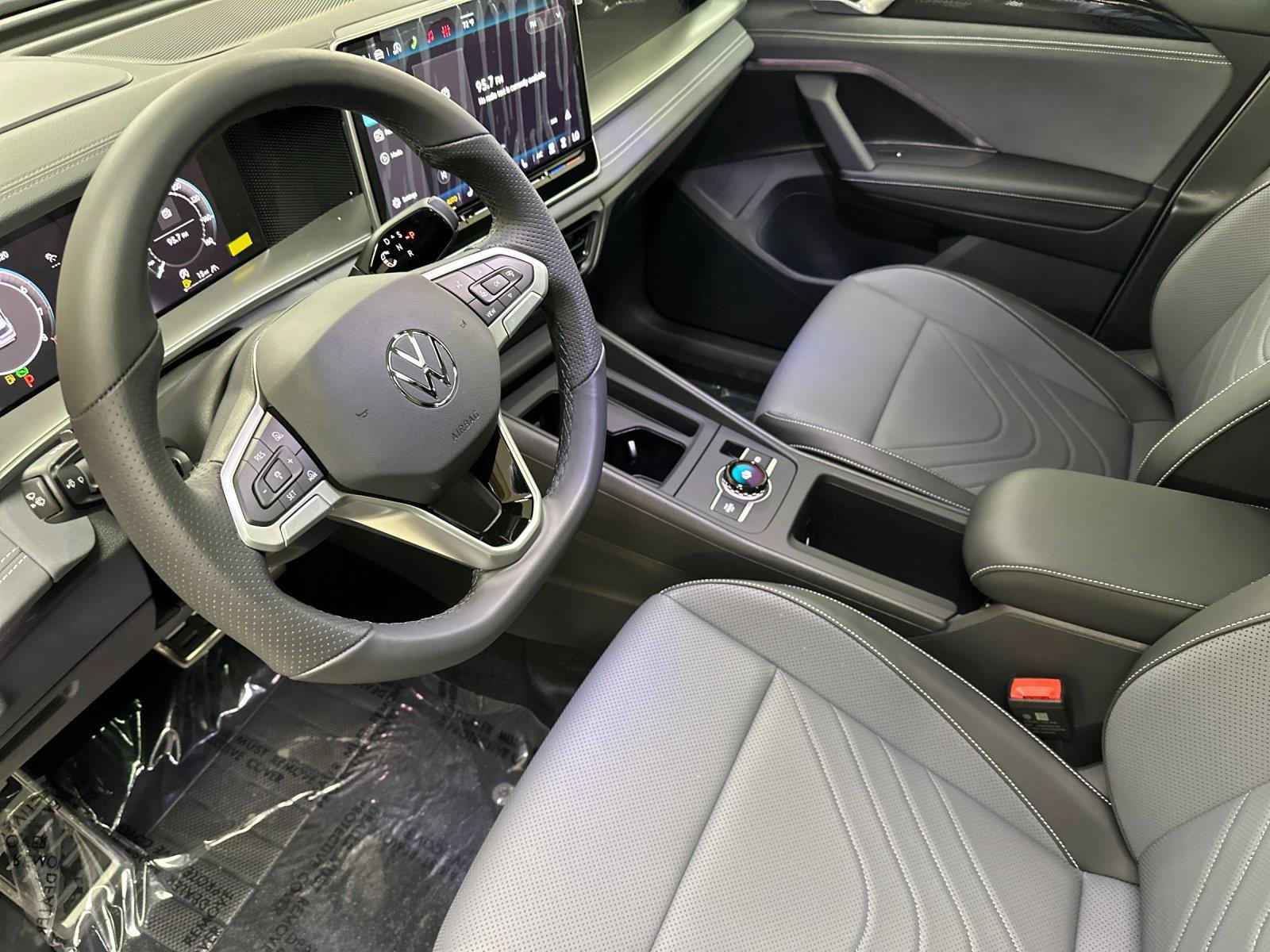 New 2026 Volkswagen Tiguan SE R-Line AWD/4WD image 9