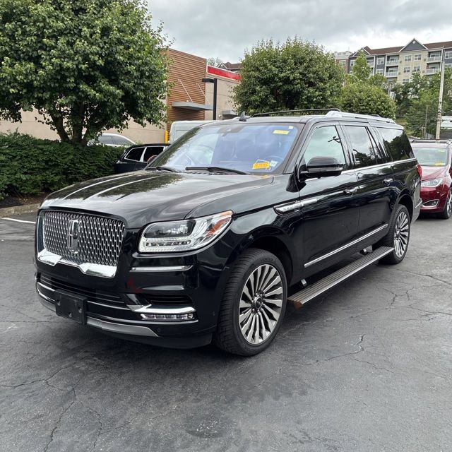 Used 2019 Lincoln Navigator L Reserve w/ Cargo Package AWD/4WD image 3