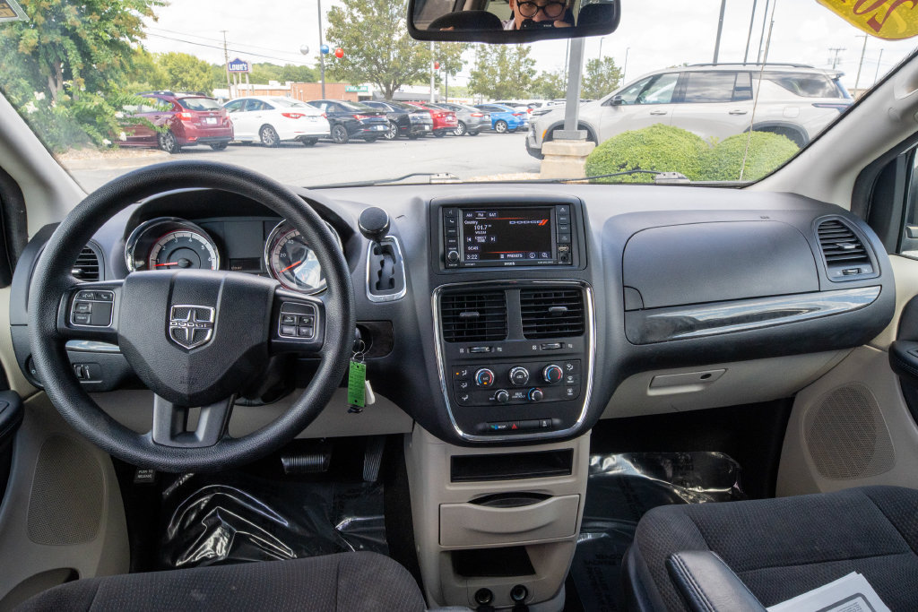 Used 2019 Dodge Grand Caravan SE w/ UConnect Hands-Free Group FWD image 17