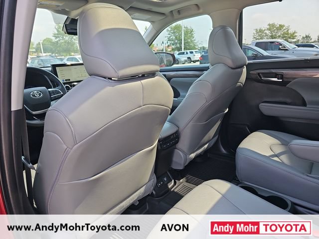 Used 2023 Toyota Highlander Platinum FWD image 31