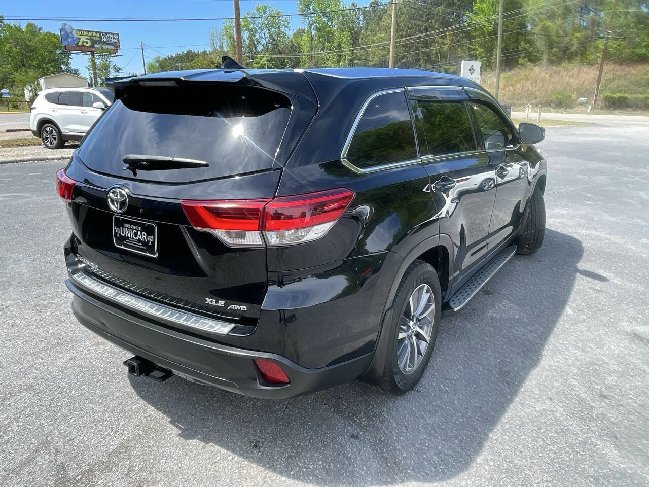 Used 2019 Toyota Highlander XLE AWD/4WD image 7