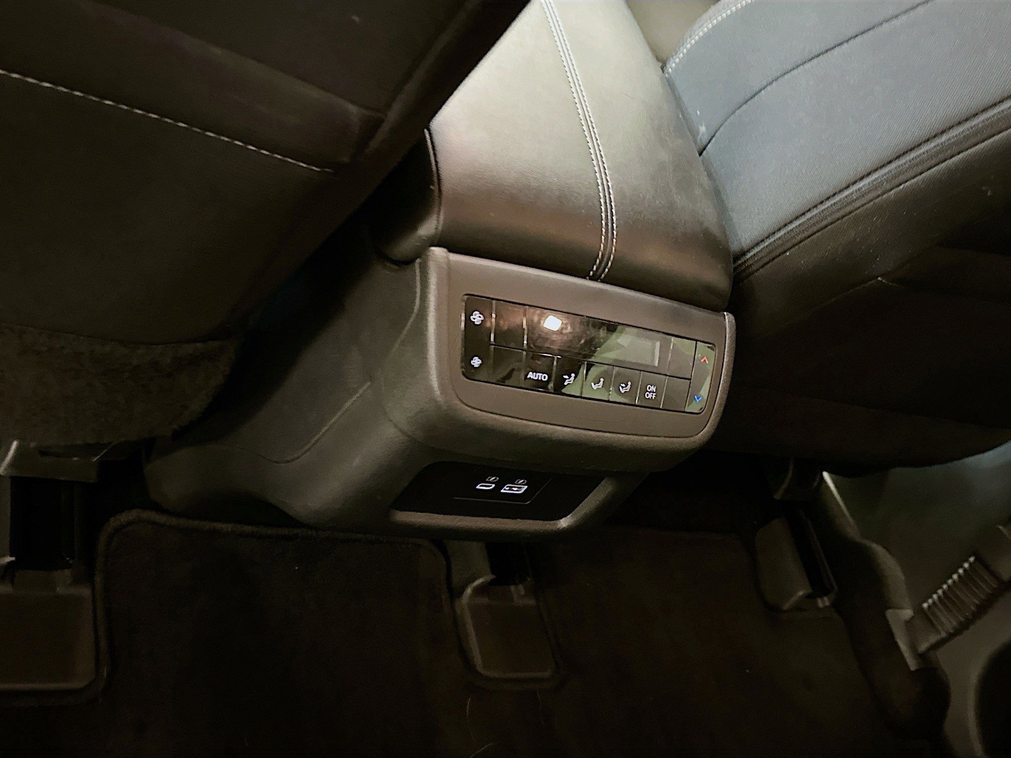 Used 2025 Nissan Pathfinder SV AWD/4WD image 27