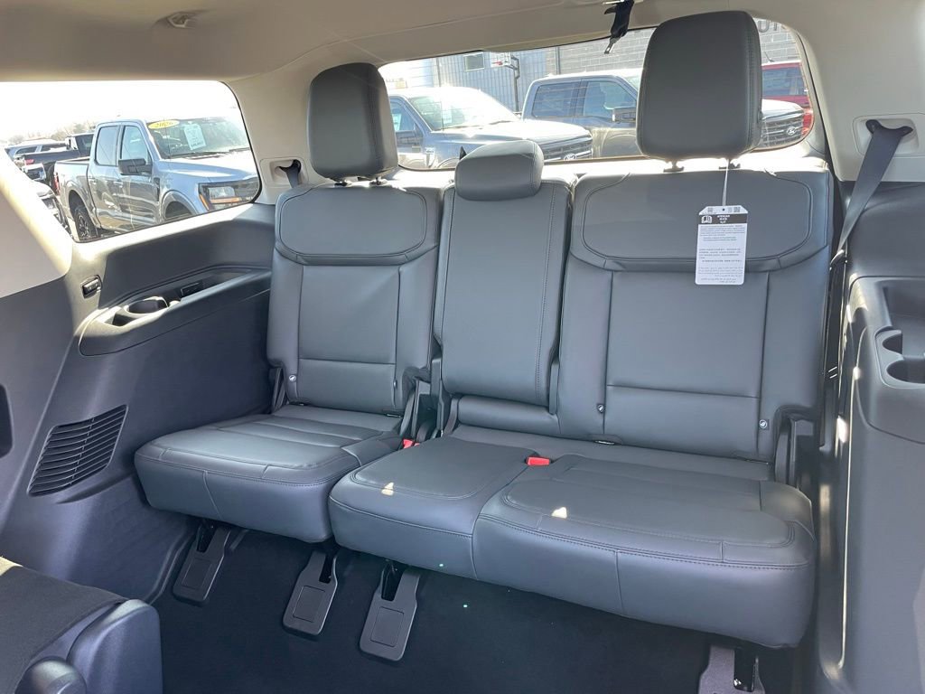 New 2026 Ford Expedition Active image 9