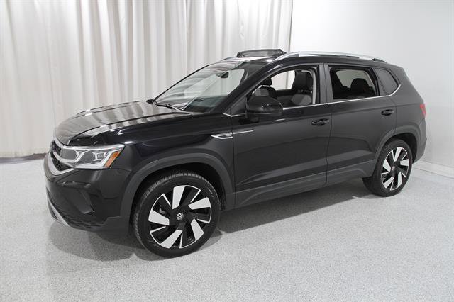 Used 2023 Volkswagen Taos SEL image 3