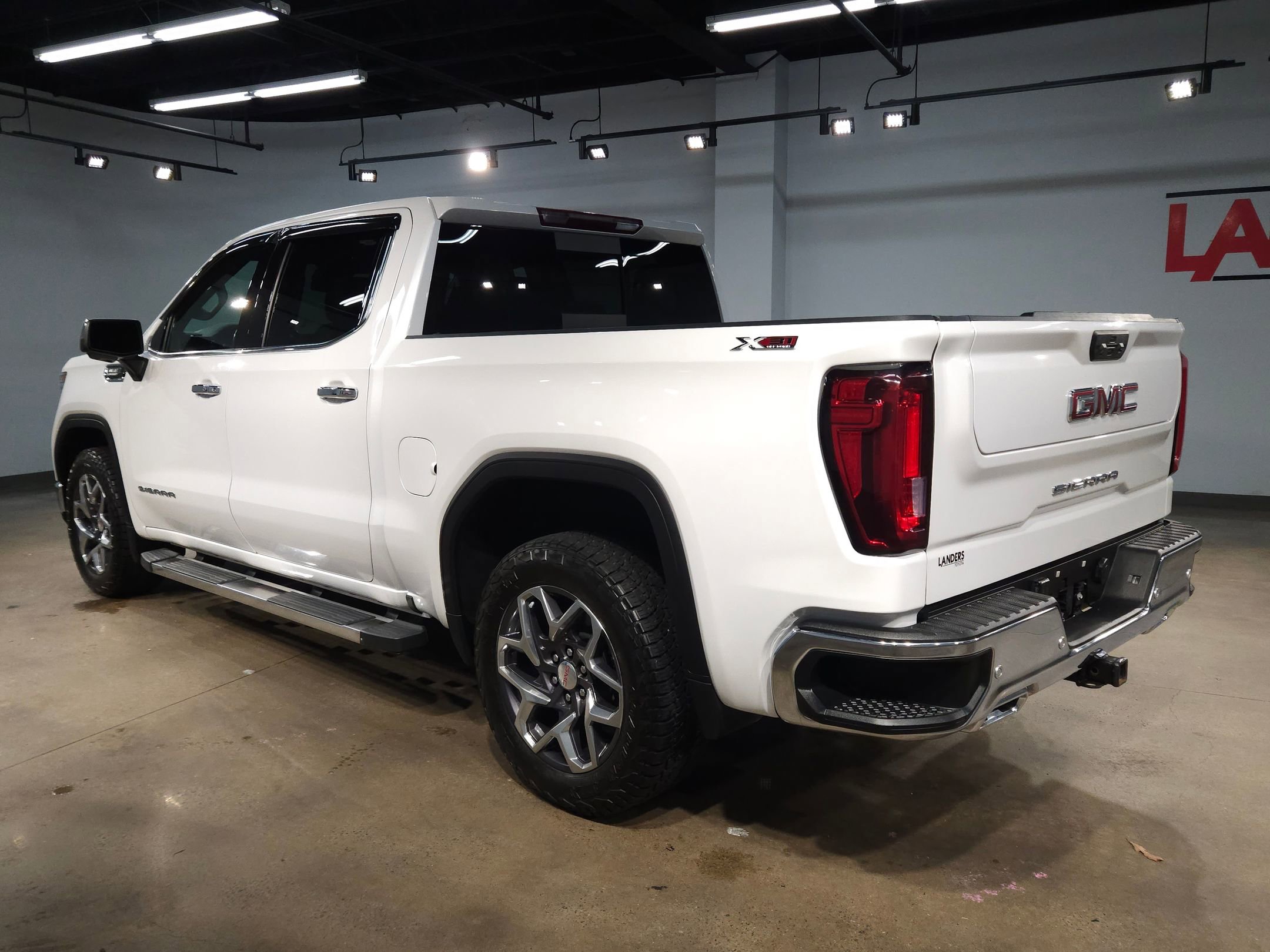 Used 2023 GMC Sierra 1500 SLT w/ SLT Premium Plus Package image 5