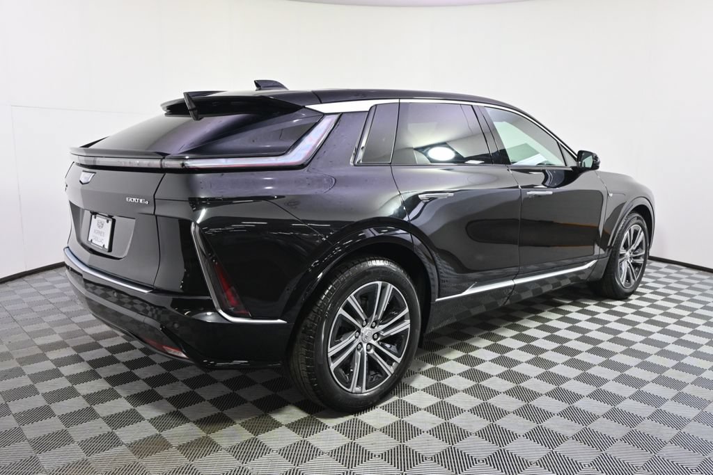 New 2026 Cadillac Lyriq Luxury w/ LPO, Floor Liner Package AWD/4WD image 7