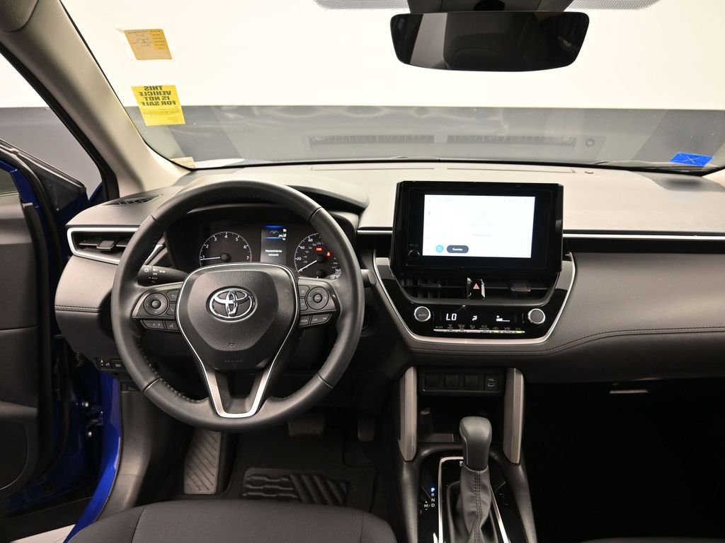 Used 2025 Toyota Corolla Cross LE image 17