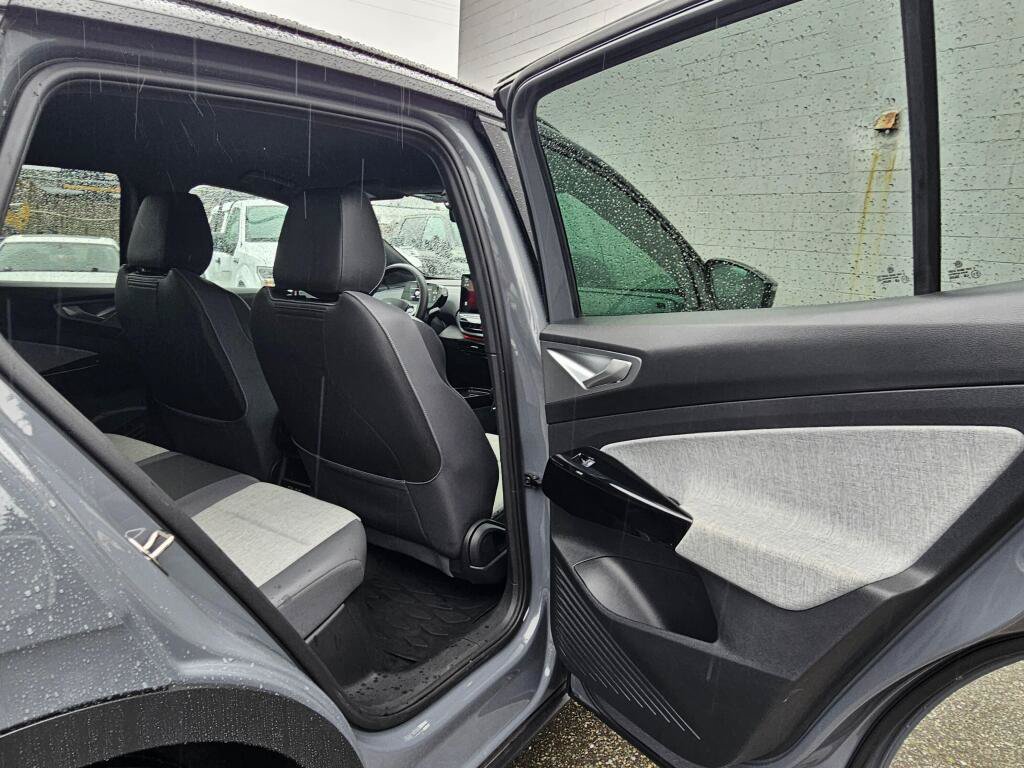 Used 2023 Volkswagen ID.4 Pro RWD image 13