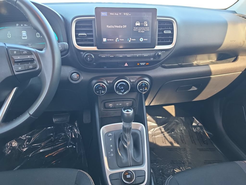 Used 2024 Hyundai Venue SEL FWD image 13