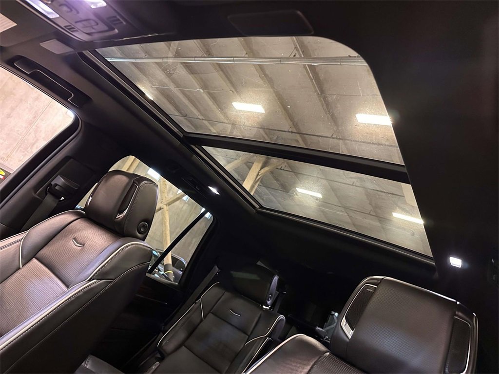 Used 2023 Cadillac Escalade Premium Luxury image 16