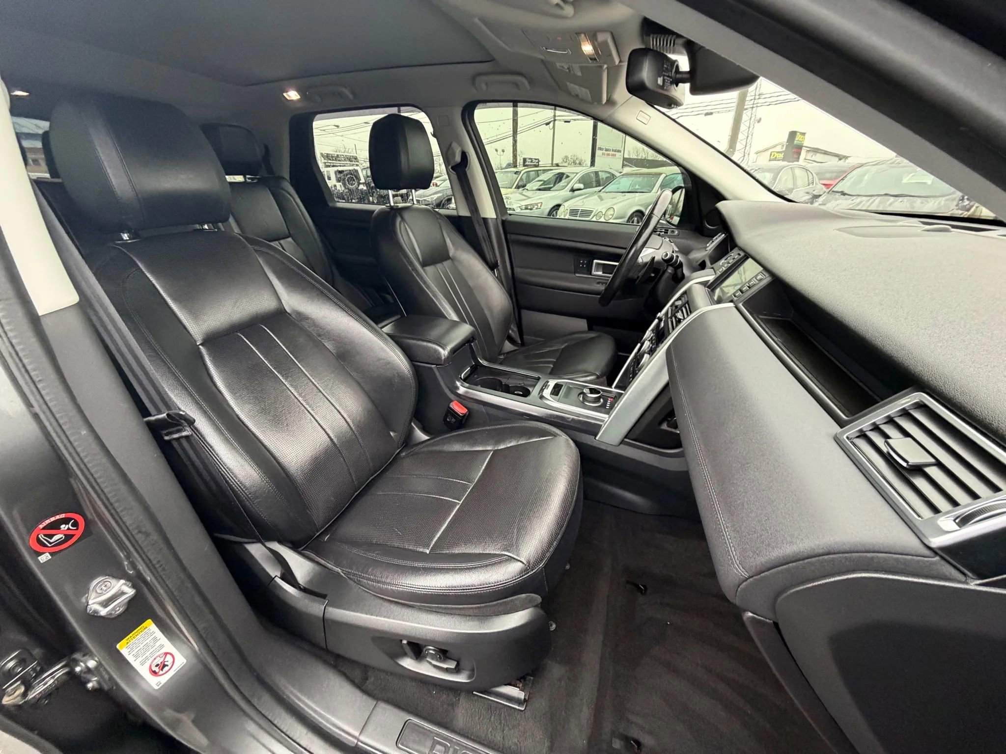 Used 2018 Land Rover Discovery Sport HSE AWD/4WD image 14