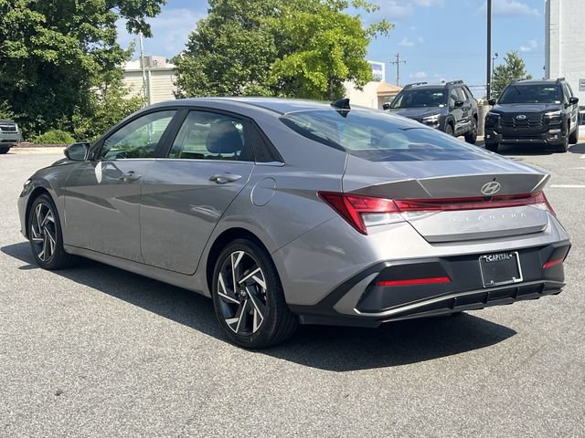 Certified 2025 Hyundai Elantra SEL FWD image 11