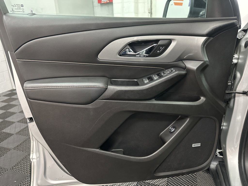 Used 2021 Chevrolet Traverse RS AWD/4WD image 18