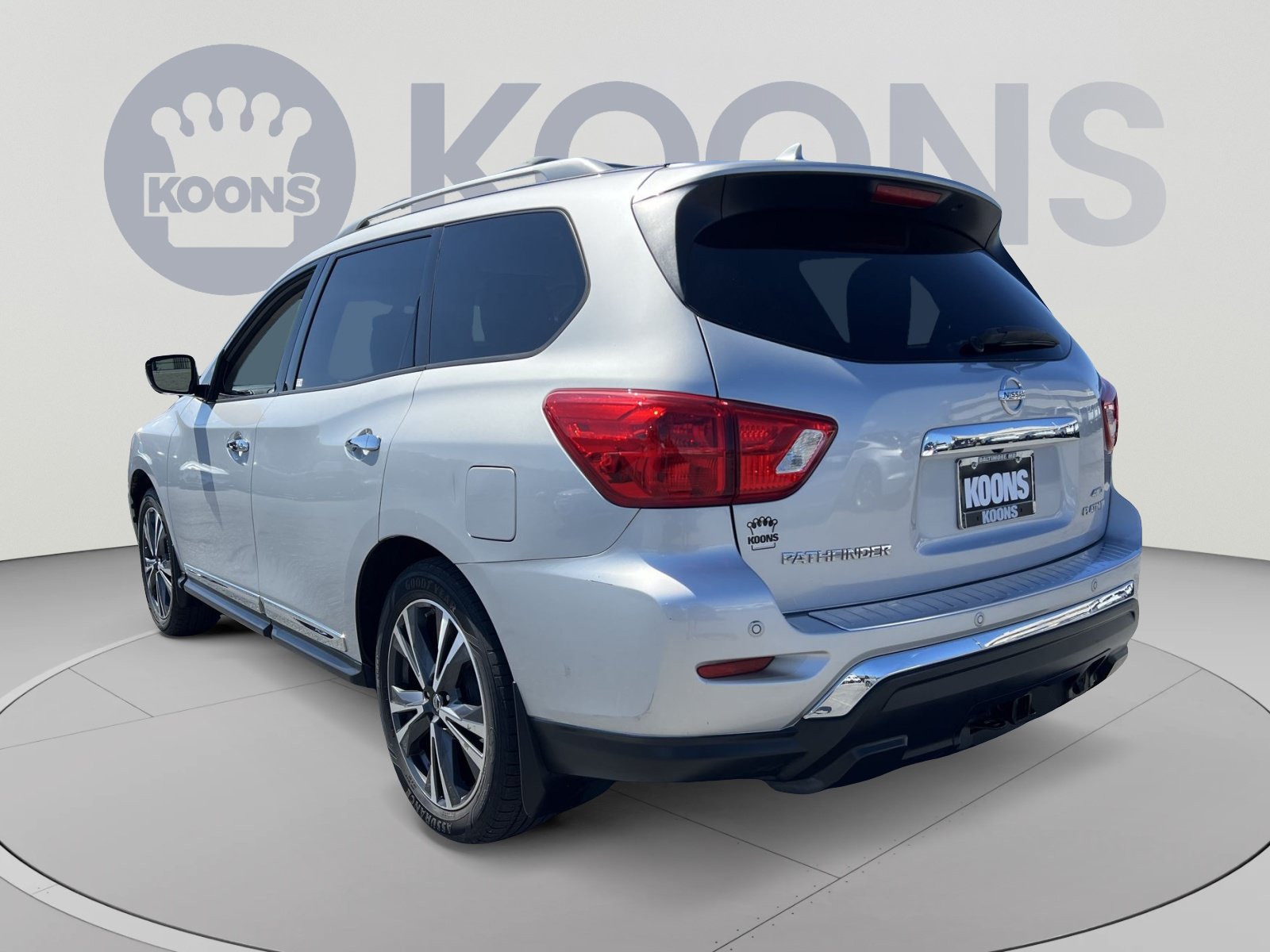 Used 2017 Nissan Pathfinder Platinum w/ Cargo Package AWD/4WD image 4