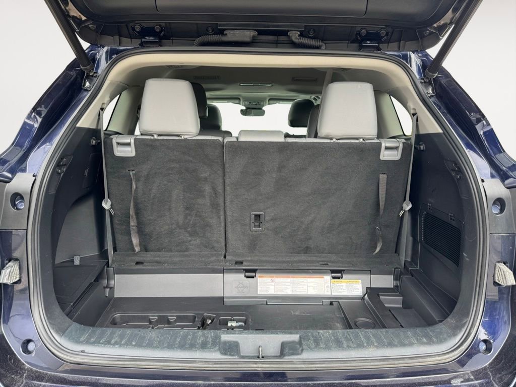 Used 2021 Toyota Highlander XLE AWD/4WD image 33