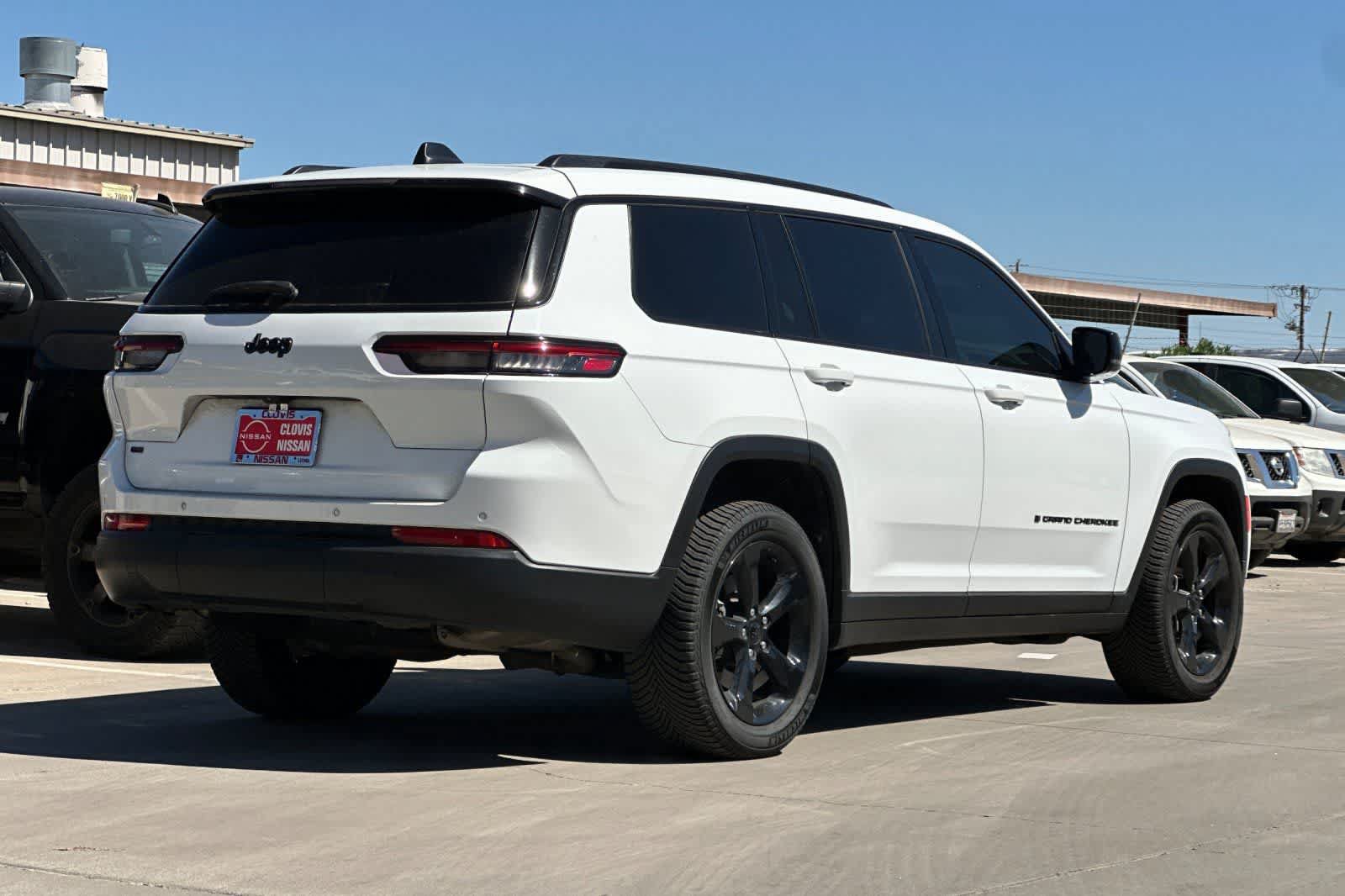 Used 2022 Jeep Grand Cherokee L Laredo RWD image 3