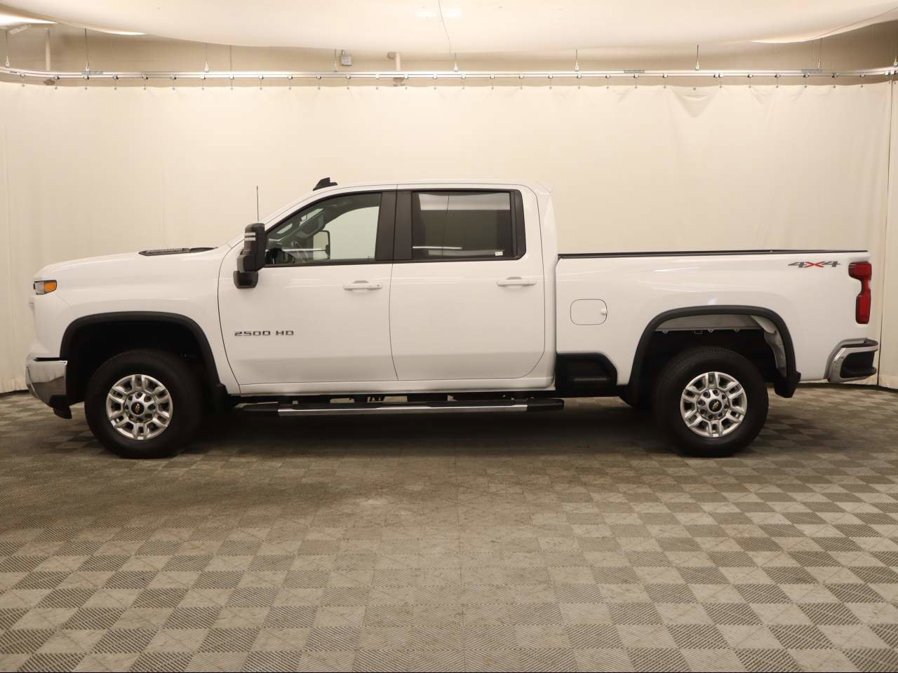 Used 2025 Chevrolet Silverado 2500 LT w/ Convenience Package AWD/4WD image 2