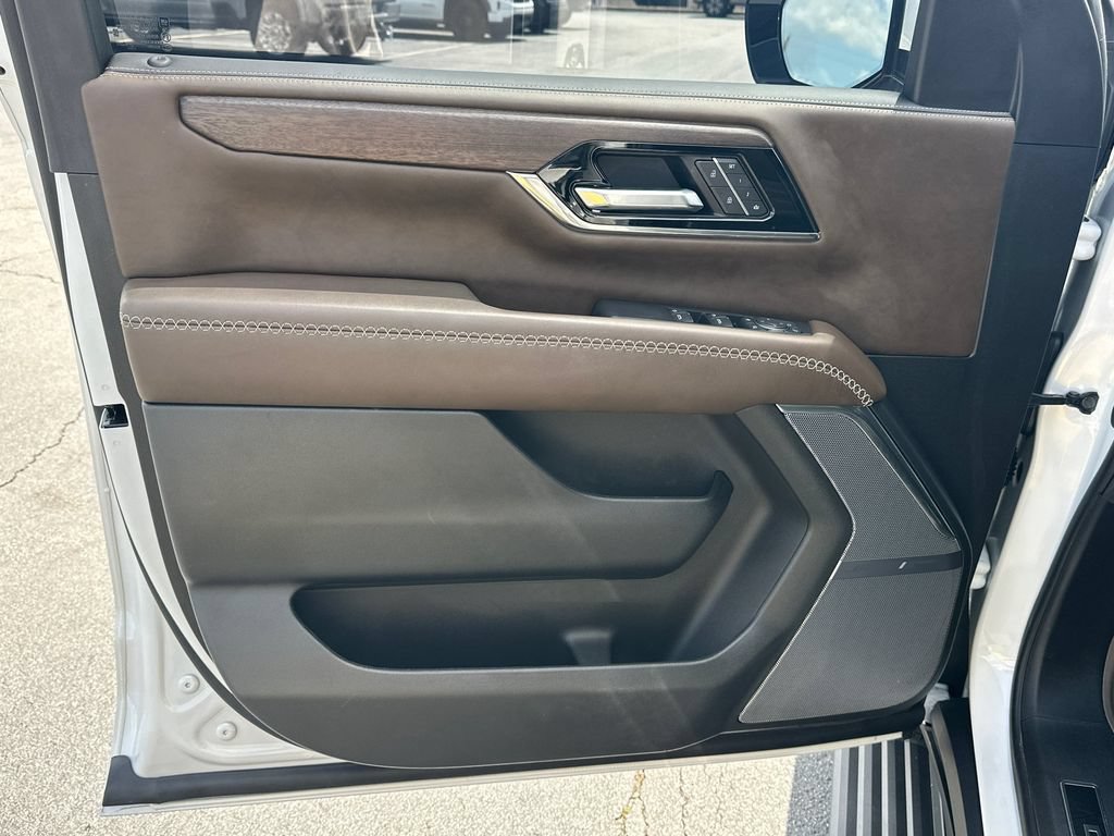 Used 2025 GMC Yukon XL Denali Ultimate w/ LPO, Floor Liner Package AWD/4WD image 11