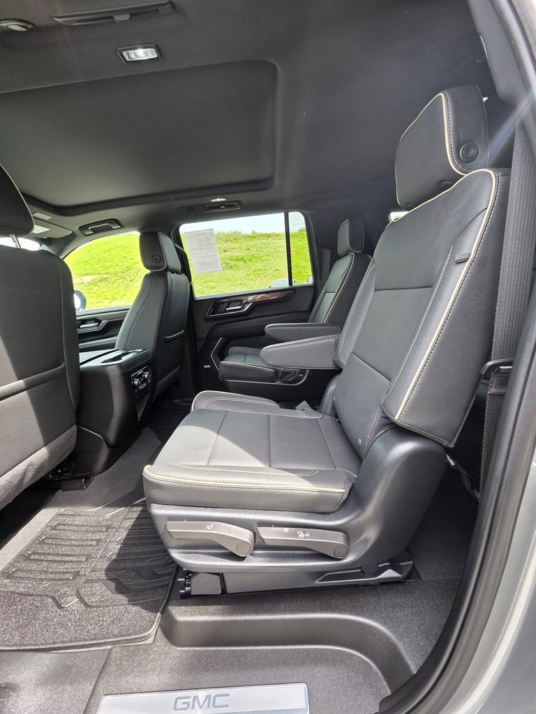 Used 2025 GMC Yukon XL Elevation w/ Technology Package AWD/4WD image 11