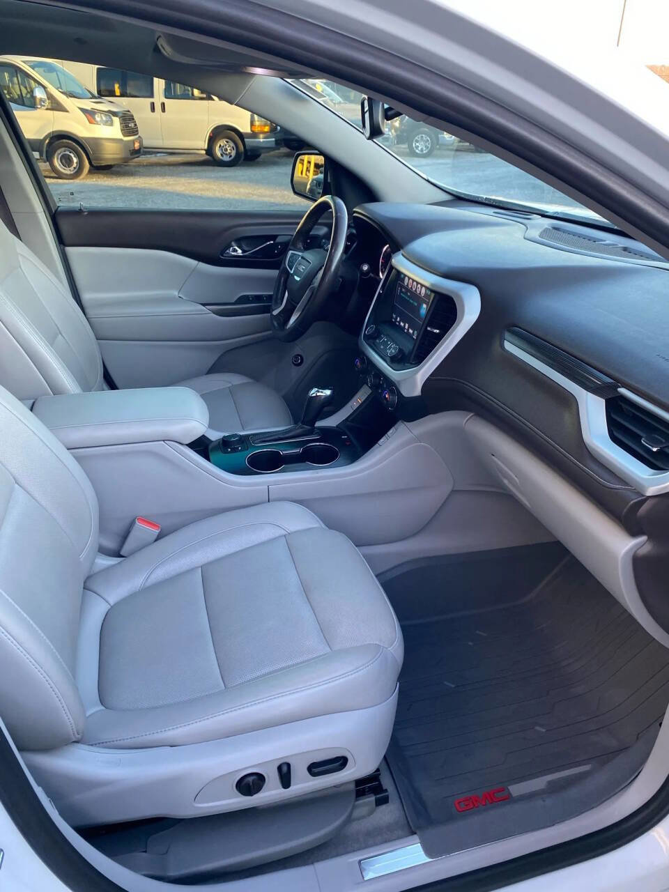 Used 2018 GMC Acadia SLT w/ LPO, Floor Liner Package image 33