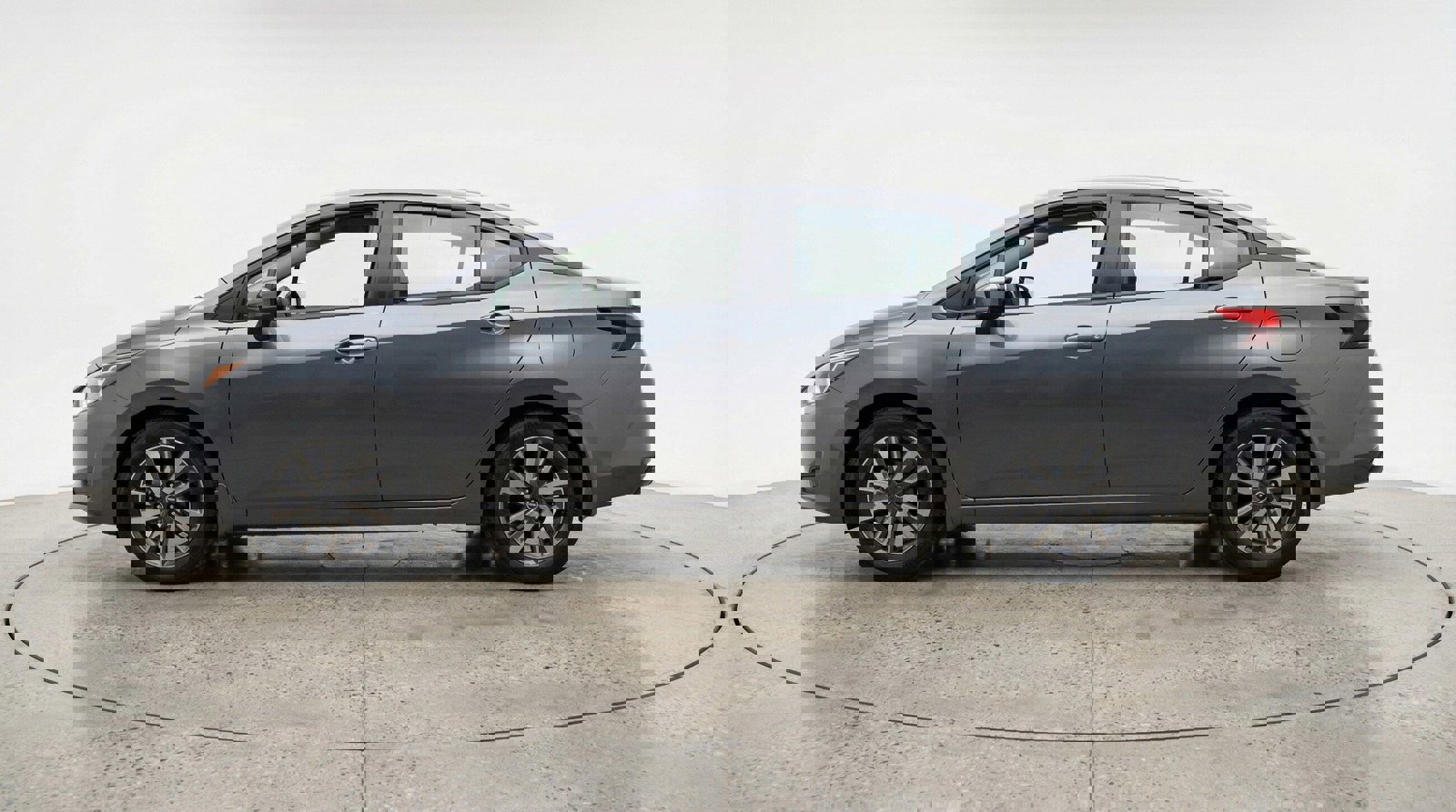 Used 2025 Nissan Versa SV image 4