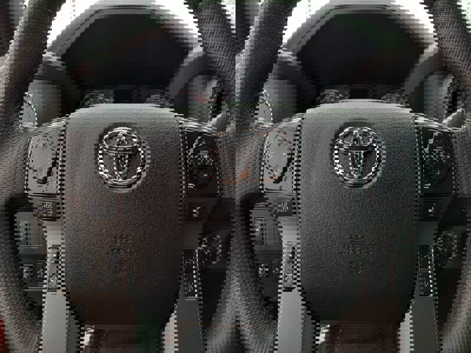 Used 2022 Toyota Tacoma TRD Off-Road w/ Technology Package image 23