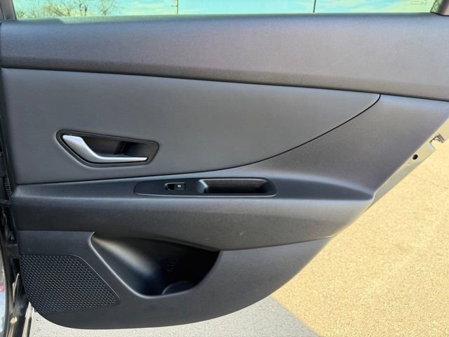 Used 2025 Hyundai Elantra Limited image 13