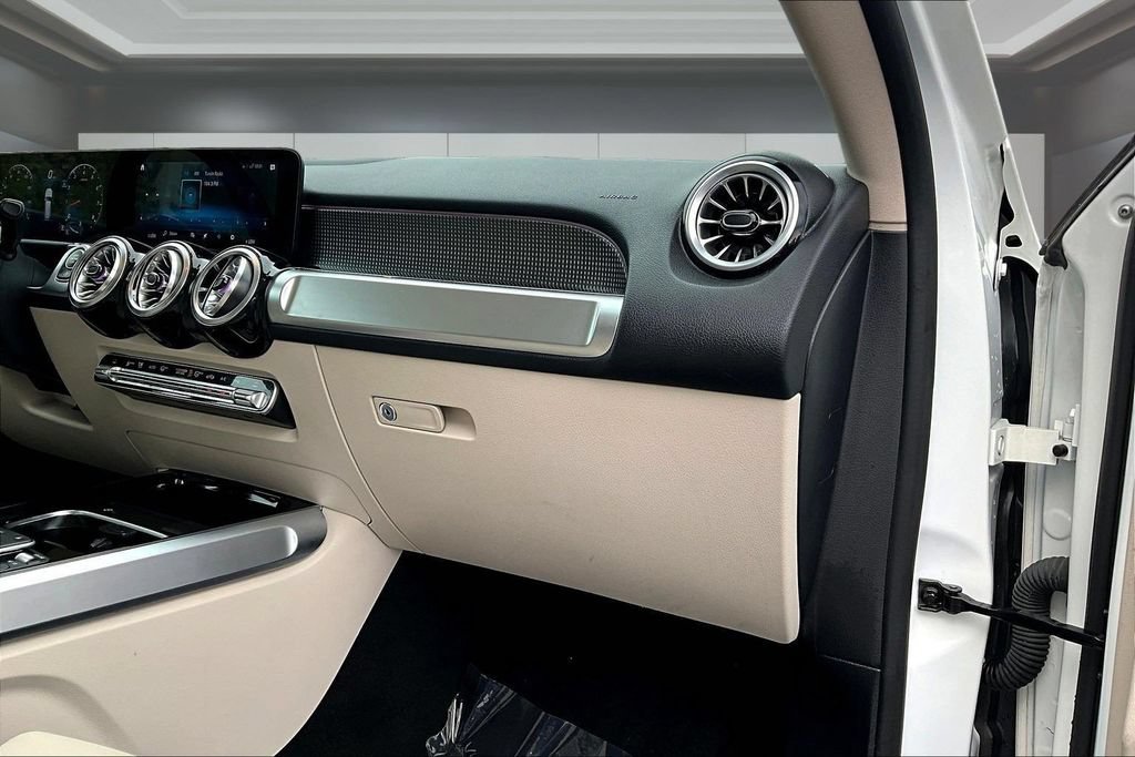 Used 2022 Mercedes-Benz GLB 250 4MATIC image 26