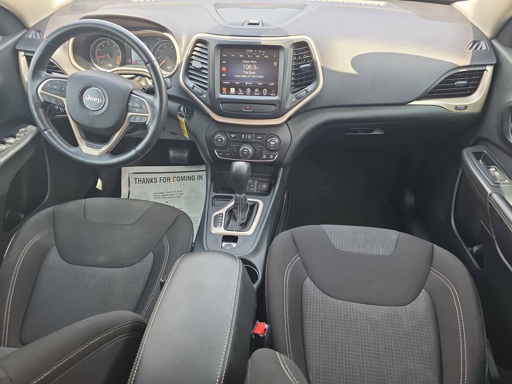 Used 2015 Jeep Cherokee Latitude FWD image 9