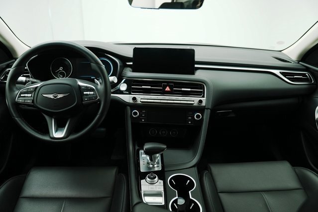 Used 2025 Genesis G70 2.5T image 35
