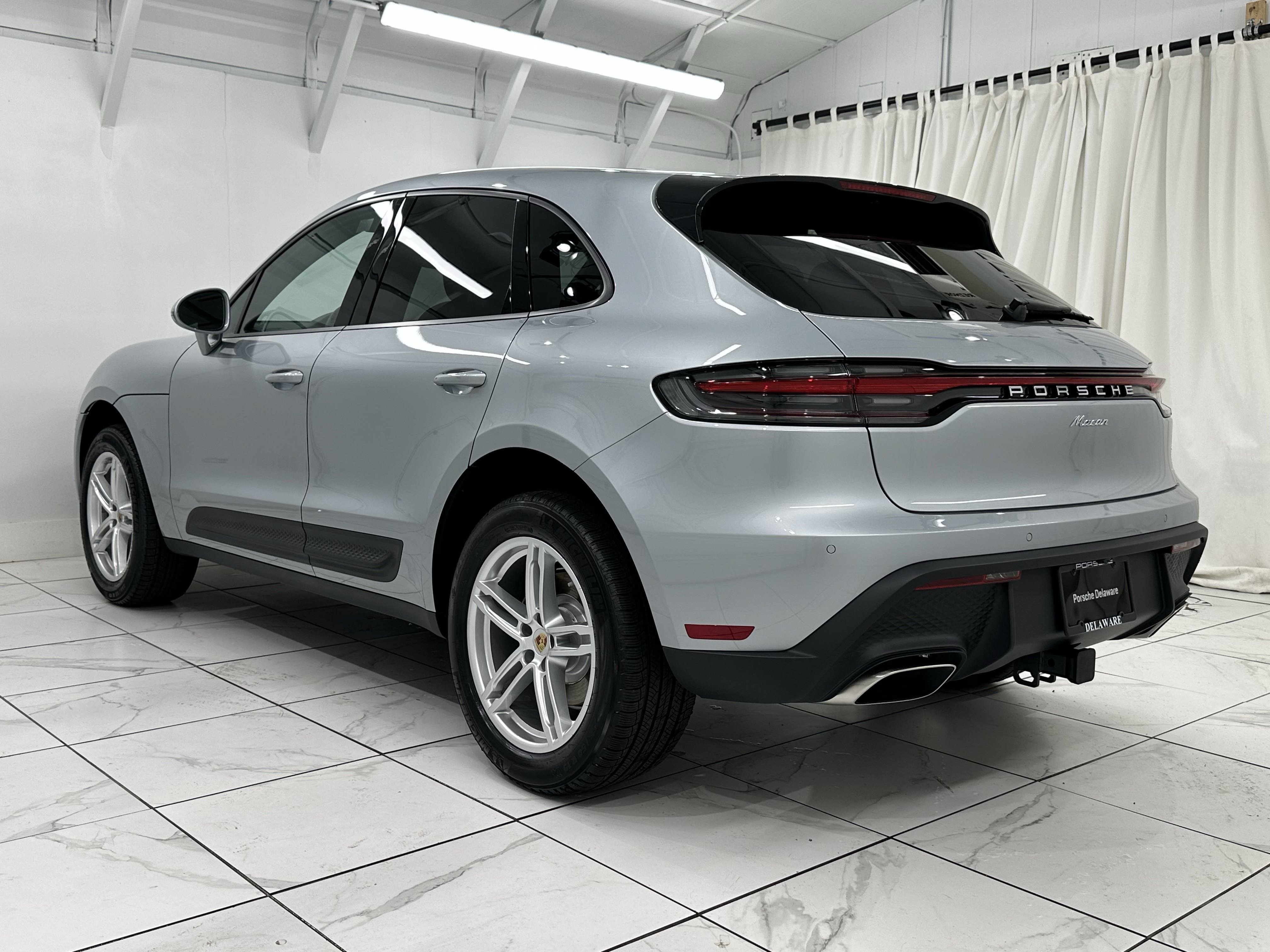 Used 2025 Porsche Macan AWD/4WD image 3