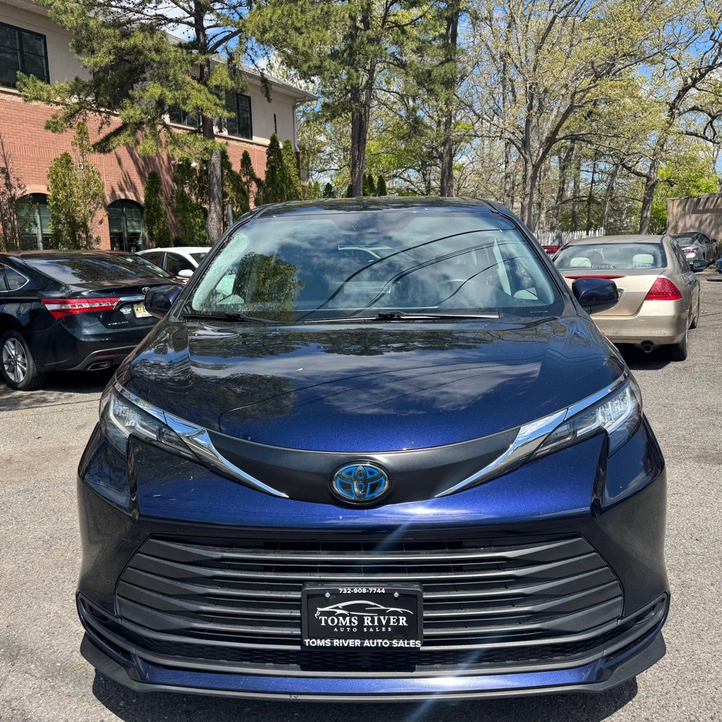 Used 2022 Toyota Sienna LE AWD/4WD image 8