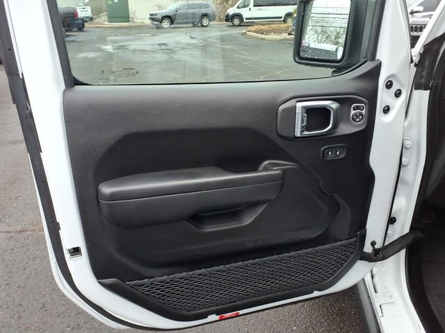 Used 2023 Jeep Wrangler Unlimited w/ Sun & Screen Package image 19