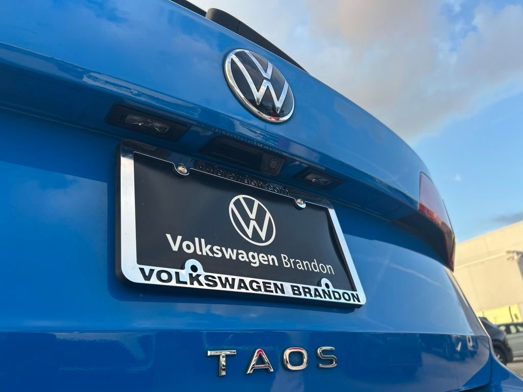 Used 2023 Volkswagen Taos SE w/ Panoramic Sunroof Package image 37