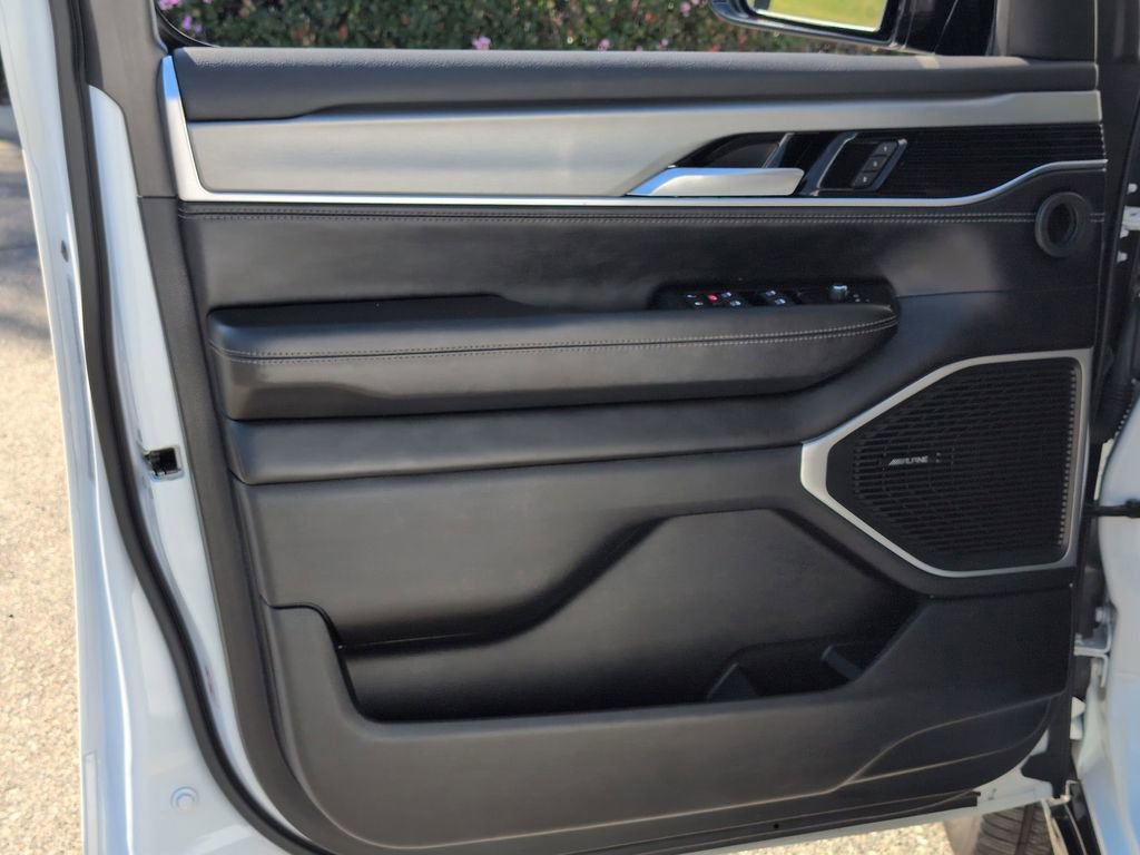 Certified 2023 Jeep Wagoneer Series II image 13